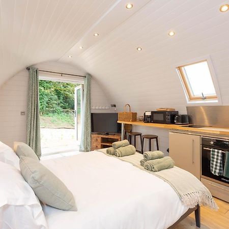 The Plough Inn Cabins Ramsden Kültér fotó
