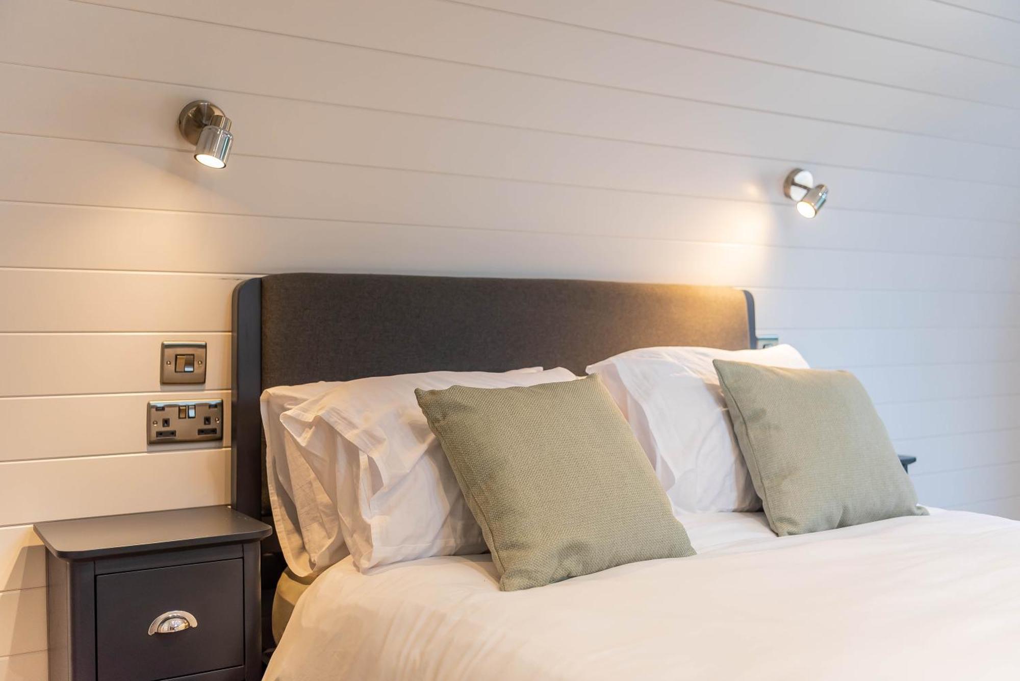 The Plough Inn Cabins Ramsden Kültér fotó
