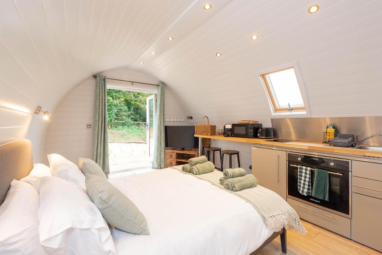 The Plough Inn Cabins Ramsden Kültér fotó