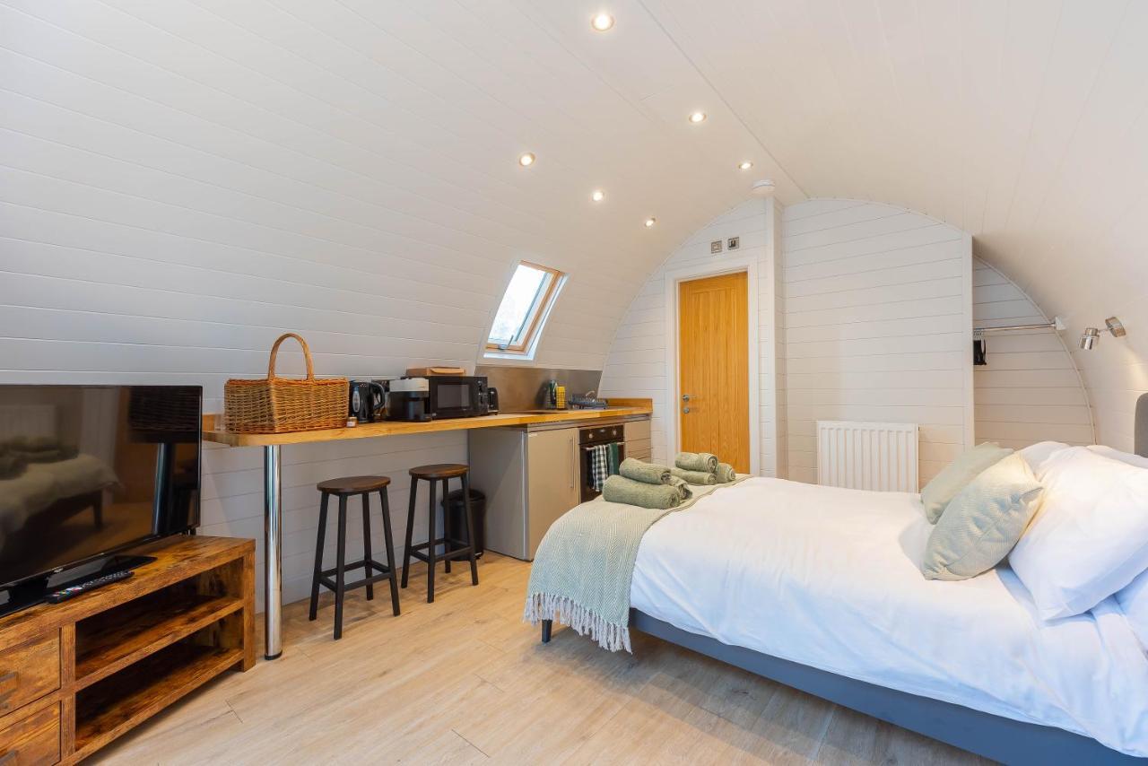 The Plough Inn Cabins Ramsden Kültér fotó