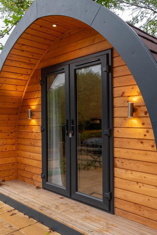 The Plough Inn Cabins Ramsden Kültér fotó
