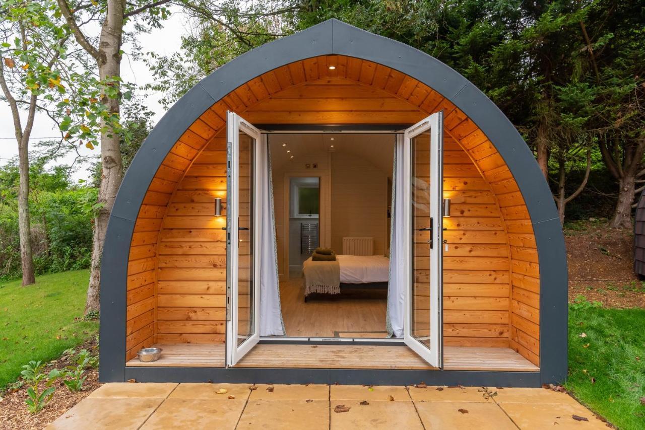 The Plough Inn Cabins Ramsden Kültér fotó