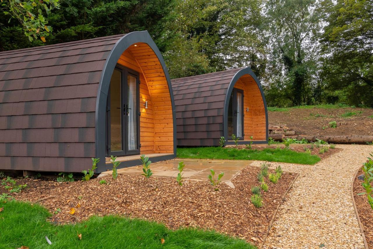 The Plough Inn Cabins Ramsden Kültér fotó