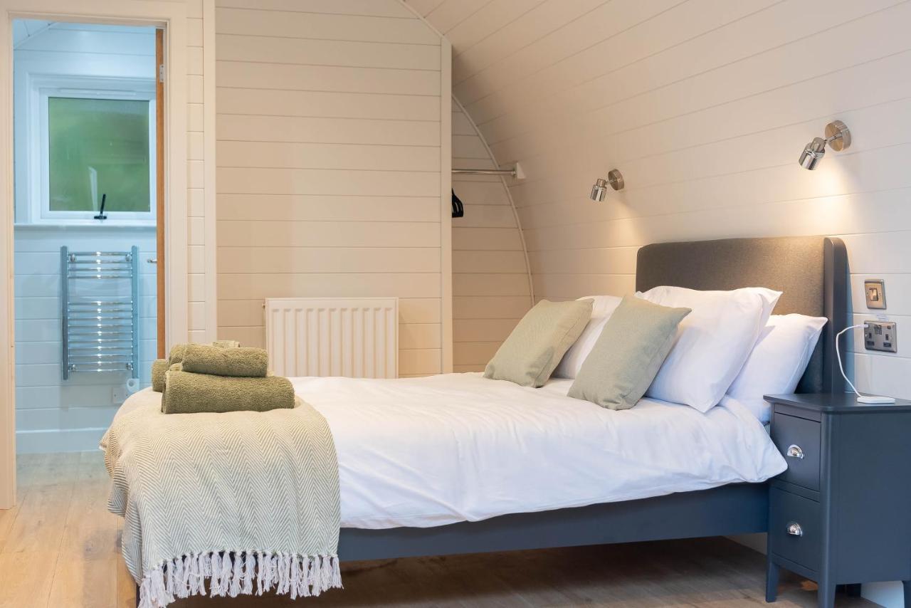 The Plough Inn Cabins Ramsden Kültér fotó